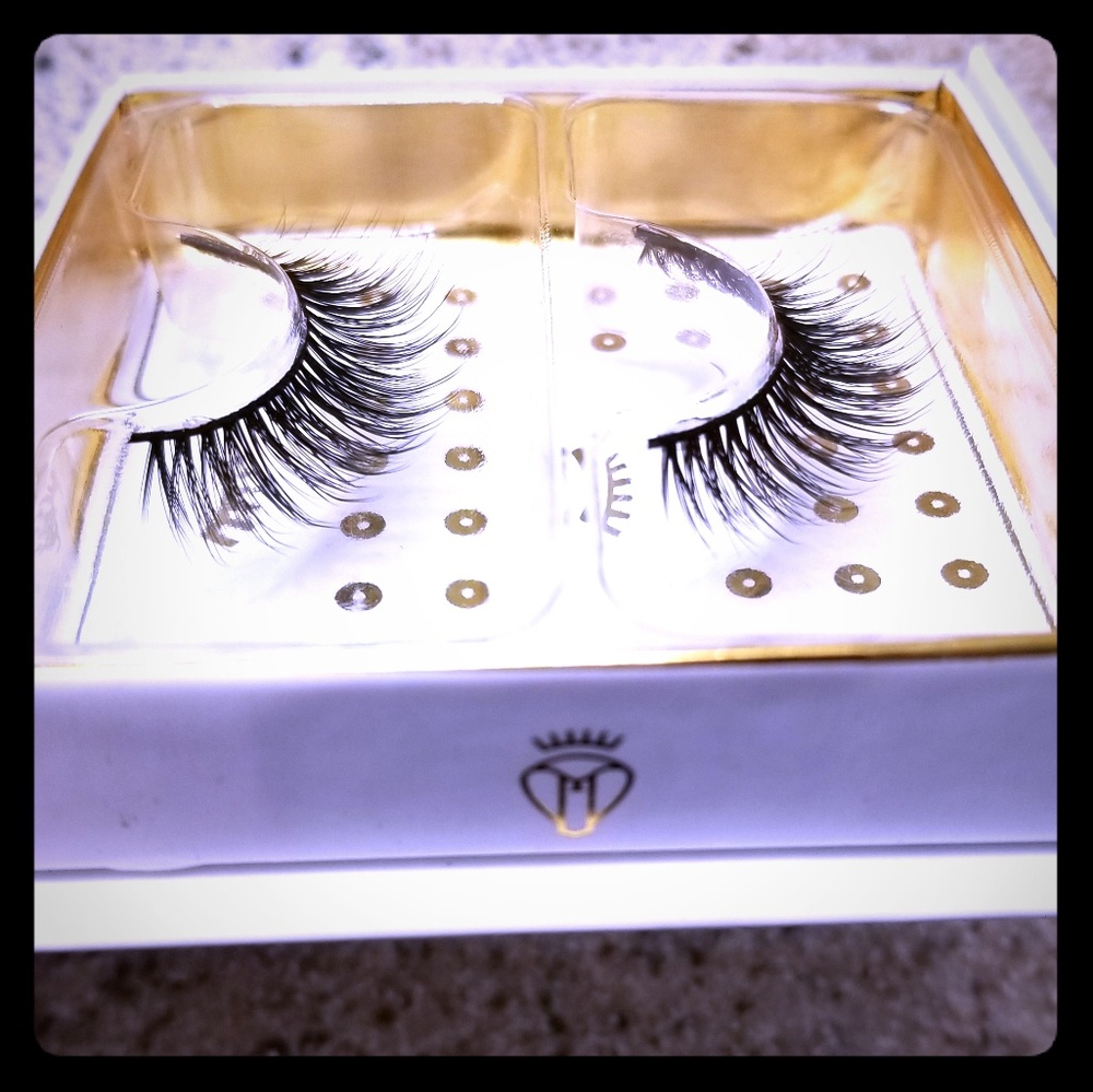Brand new Battington Monroe Silk Lashes